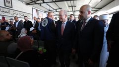 رئيس الوزراء يودّع الحجاج ويتابع جاهزية المعابر وترتيبات السفر