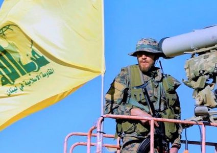 حزب الله يشن هجومًا واسعًا بالمسيّرات على مواقع للاحتلال