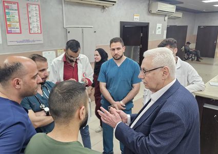 وزير الصحة يتفقد قسم الطوارئ في مجمع فلسطين الطبي ويؤكد أولوية استمرار الخدمات