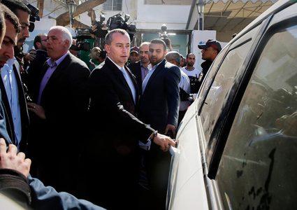 ملادينوف: واشنطن لا تشترط اختفاء حماس سياسيًا وتتمسك بنزع سلاحها