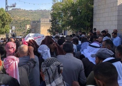 تشييع جثمان الشهيد الطفل يوسف كعابنة إلى مثواه الأخير في قرية اللبن الشرقية