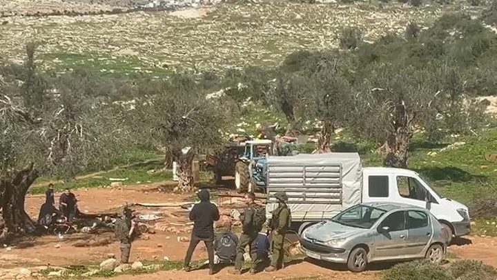 مستوطنون يهاجمون بيت إكسا شمال غرب القدس ويعتدون على المواطنين