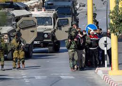 القدس: الاحتلال يقتحم الجيب ويشدد إجراءاته على بلدة حزما