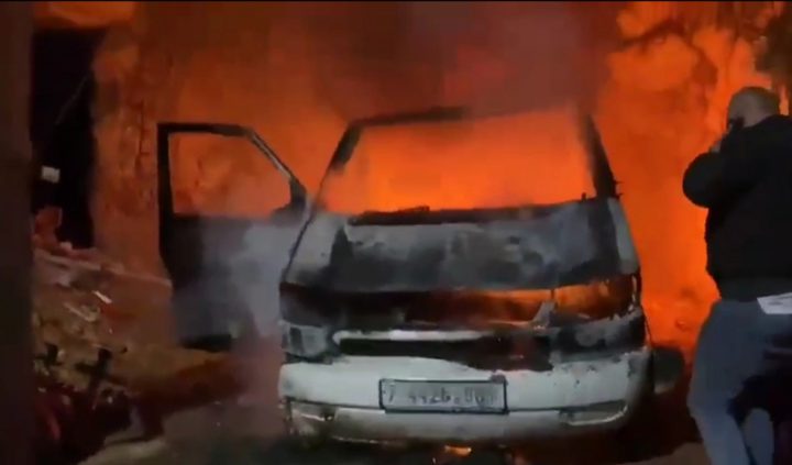 مستوطنون يحرقون مسجدا ومركبتين في جيبيا شمال غرب رام الله