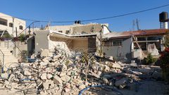 الاحتلال يجبر مواطنة على هدم منزلها في القدس