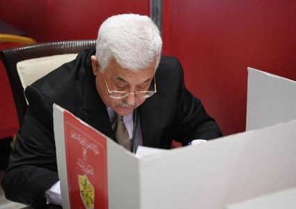 الرئيس يدلي بصوته في انتخابات اللجنة المركزية والمجلس الثوري لحركة "فتح"