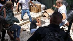 مستوطنون يعتدون على محال تجارية في البلدة القديمة بالقدس