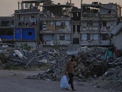 اتصالات مكثفة لمنع انهيار مفاوضات غزة