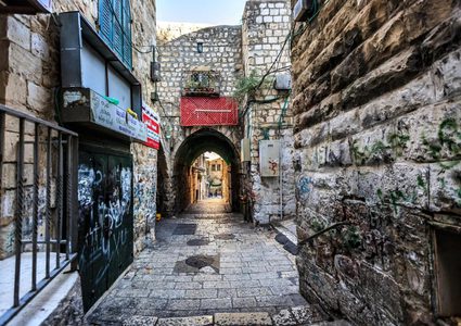 محافظة القدس تحذر من مخطط إسرائيلي للاستيلاء على عقارات فلسطينية في باب السلسلة