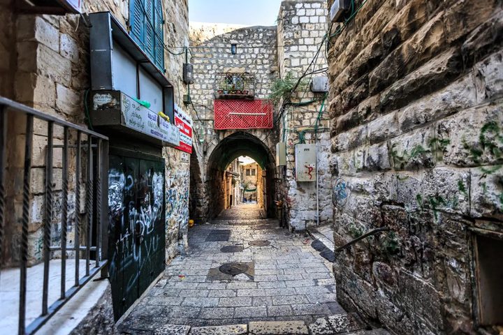 محافظة القدس تحذر من مخطط إسرائيلي للاستيلاء على عقارات فلسطينية في باب السلسلة
