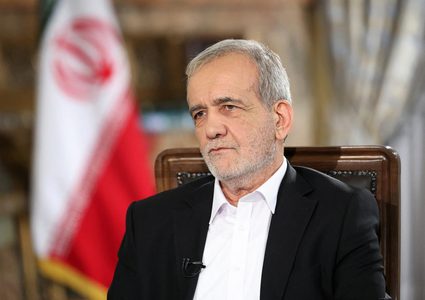 بزشكيان: طهران لا تزال ملتزمة بالحلول الدبلوماسية