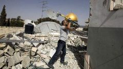 الاحتلال يجبر مقدسيا على هدم منزله في جبل المكبر