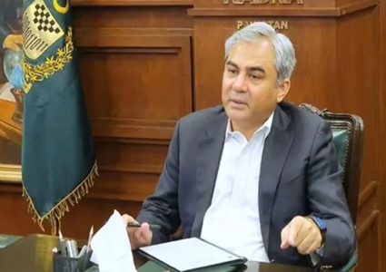 في زيارة غير معلنة.. وزير الداخلية الباكستاني يصل طهران