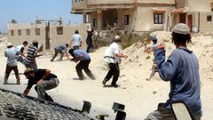 مستوطنون يهاجمون منازل المواطنين في بورين جنوب نابلس