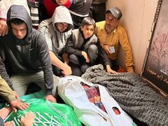 غزة تشيّع جثمان القيادي الحداد مع زوجته وابنته