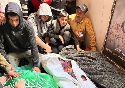 غزة تشيّع جثمان القيادي الحداد مع زوجته وابنته