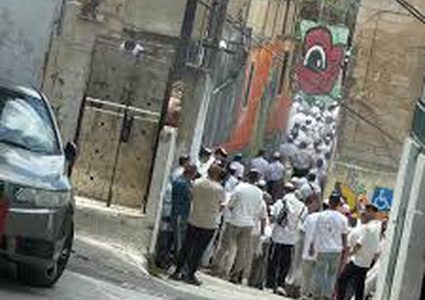 عشرات المستوطنين يقتحمون حي بطن الهوى في سلوان