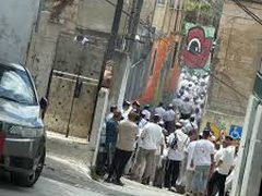 عشرات المستوطنين يقتحمون حي بطن الهوى في سلوان
