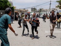 استشهاد مواطن وإصابة آخرين في قصف للاحتلال على خان يونس ومدينة غزة