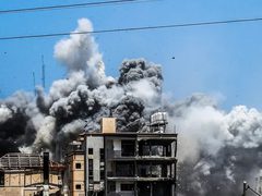 3 شهداء وعدد من المصابين بقصف للاحتلال على دير البلح