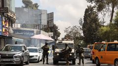 الاحتلال يشن حملة مداهمات واعتقالات في الضفة
