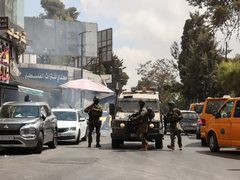 الاحتلال يشن حملة مداهمات واعتقالات في الضفة