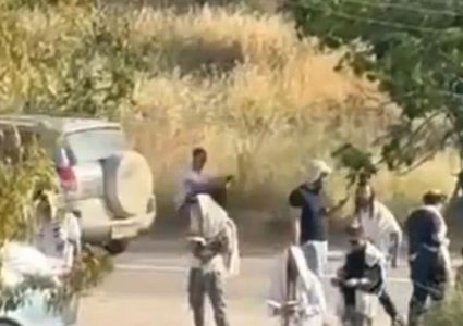 إصابة خمسة مواطنين وسرقة هواتف إثر اعتداء مستوطنين في مراح رباح جنوب بيت لحم
