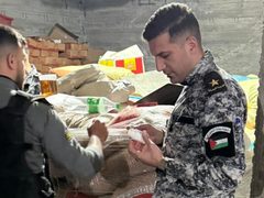 ضبط حوالي 13 ونصف طن مواد غذائية منتهية الصلاحية جنوب الخليل