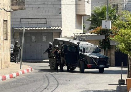 قوات الاحتلال تقتحم تقوع جنوب شرق بيت لحم وتخطر بهدم 15 منزلاً