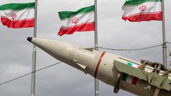 معاريف: 70% من الصواريخ الإيرانية لا تزال جاهزة.. والحرب تتحول إلى مأزق استراتيج