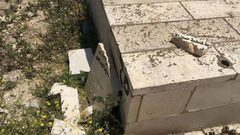 مستوطنون يدمرون شواهد قبور شرق بيت لحم