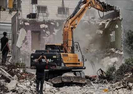 الاحتلال يخطر بهدم 7 منازل و4 منشآت في بلدة حزما شمال شرق القدس المحتلة