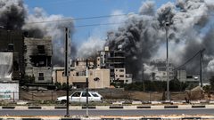 إصابات بينهم خطيرة جراء قصف الاحتلال منزلاً في مخيم المغازي