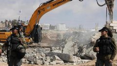 الاحتلال يهدم 3 بركسات ويُتلف أعلافًا شرق بيت لحم