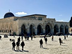 الاحتلال يبعد طفلا عن المسجد الأقصى