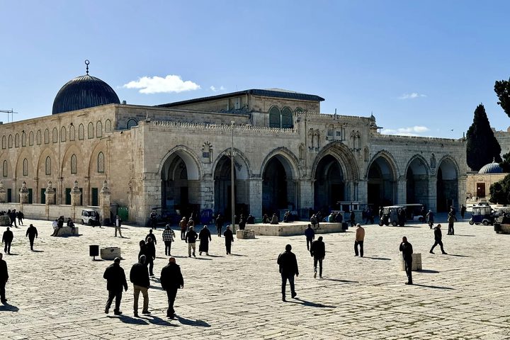 الاحتلال يبعد طفلا عن المسجد الأقصى