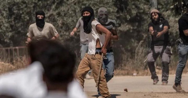 مستوطنون يهاجمون منازل المواطنين في المسعودية شمال غرب نابلس