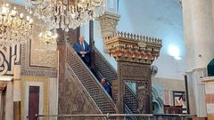 خطبة وصلاة الجمعة في الحرم الإبراهيمي الشريف بالبلدة القديمة في مدينة الخليل