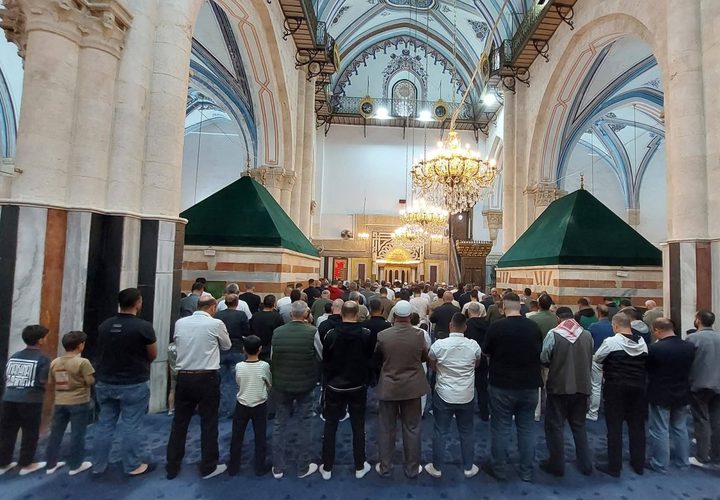 خطبة وصلاة الجمعة في الحرم الإبراهيمي الشريف بالبلدة القديمة في مدينة الخليل