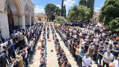 70 ألفا يؤدون صلاة الجمعة في المسجد الأقصى المبارك