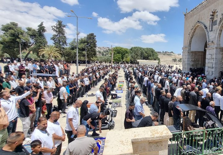 70 ألفا يؤدون صلاة الجمعة في المسجد الأقصى المبارك