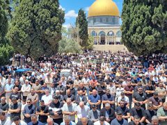 70 ألفا يؤدون صلاة الجمعة في المسجد الأقصى المبارك
