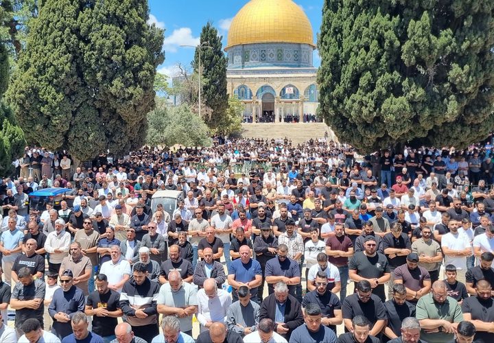 70 ألفا يؤدون صلاة الجمعة في المسجد الأقصى المبارك