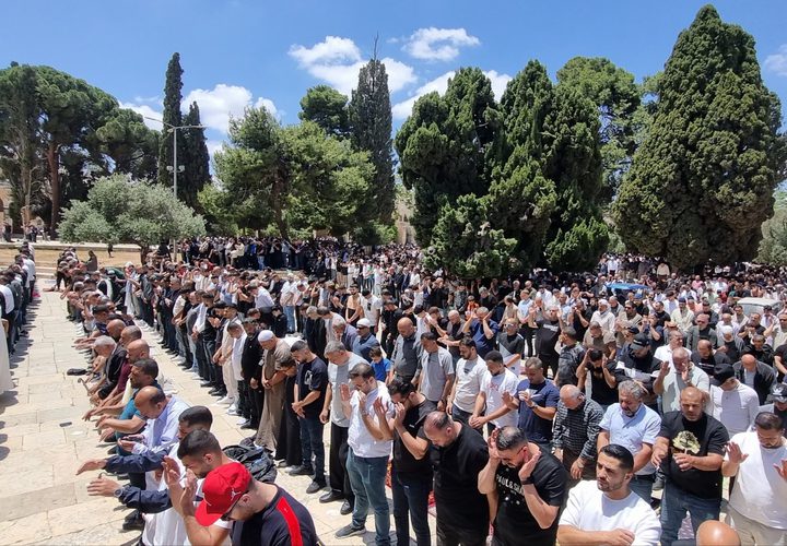 70 ألفا يؤدون صلاة الجمعة في المسجد الأقصى المبارك