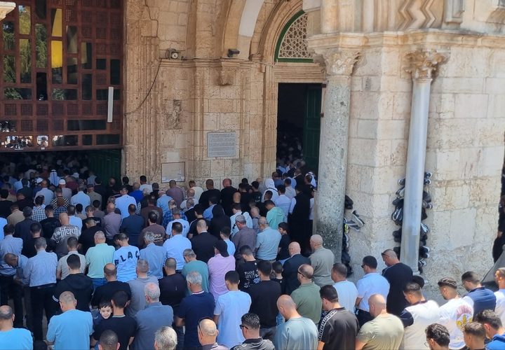 70 ألفا يؤدون صلاة الجمعة في المسجد الأقصى المبارك