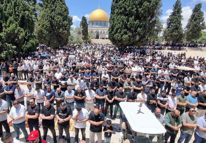 70 ألفا يؤدون صلاة الجمعة في المسجد الأقصى المبارك