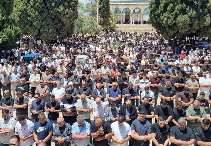 70 ألفا يؤدون صلاة الجمعة في المسجد الأقصى المبارك