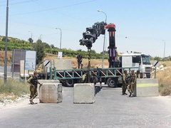 الاحتلال بغلق طريقيين فرعيين قي حوسان غرب بيت لحم