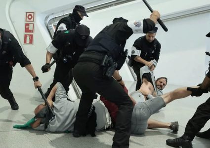 اعتقال نشطاء من "أسطول الصمود" في مطار بلباو