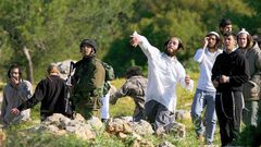 مستوطنون يقتحمون تجمع وادي الحيات شمال أريحا ويسرقون مبلغاً مالياً